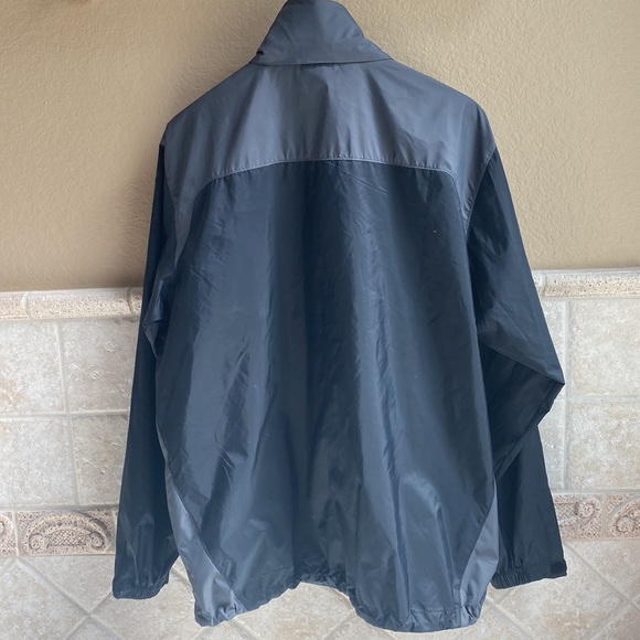Black and gray Columbia windbreaker - Picture 2 of 2